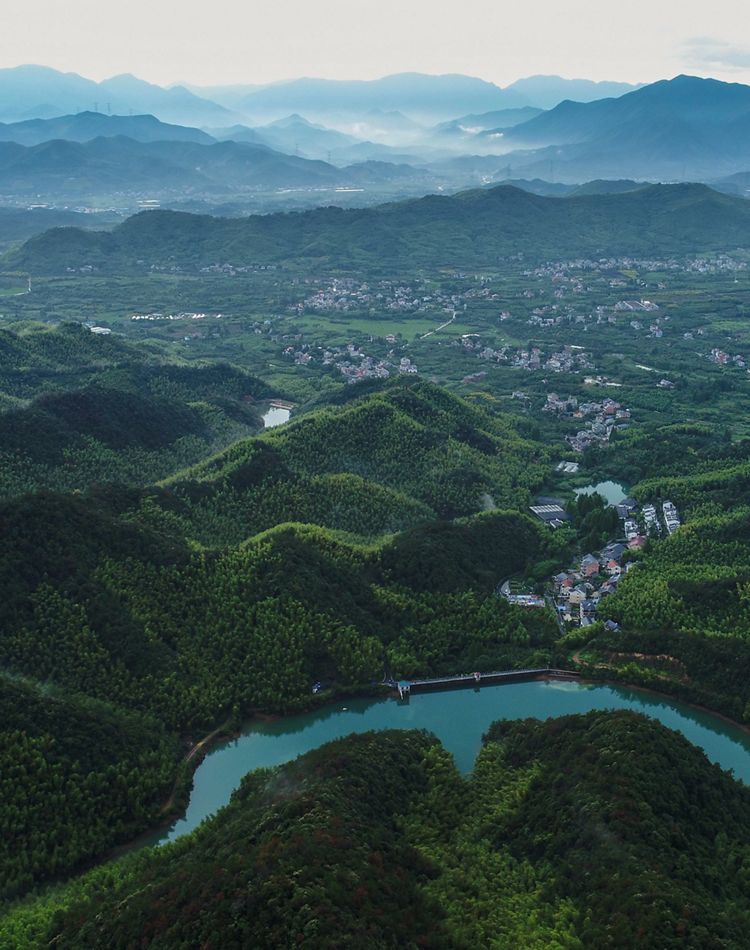 A river runs through mountains.